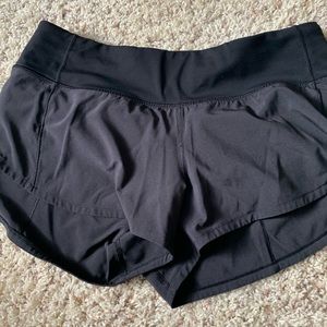 Lululemon black speed up shorts 2.5”